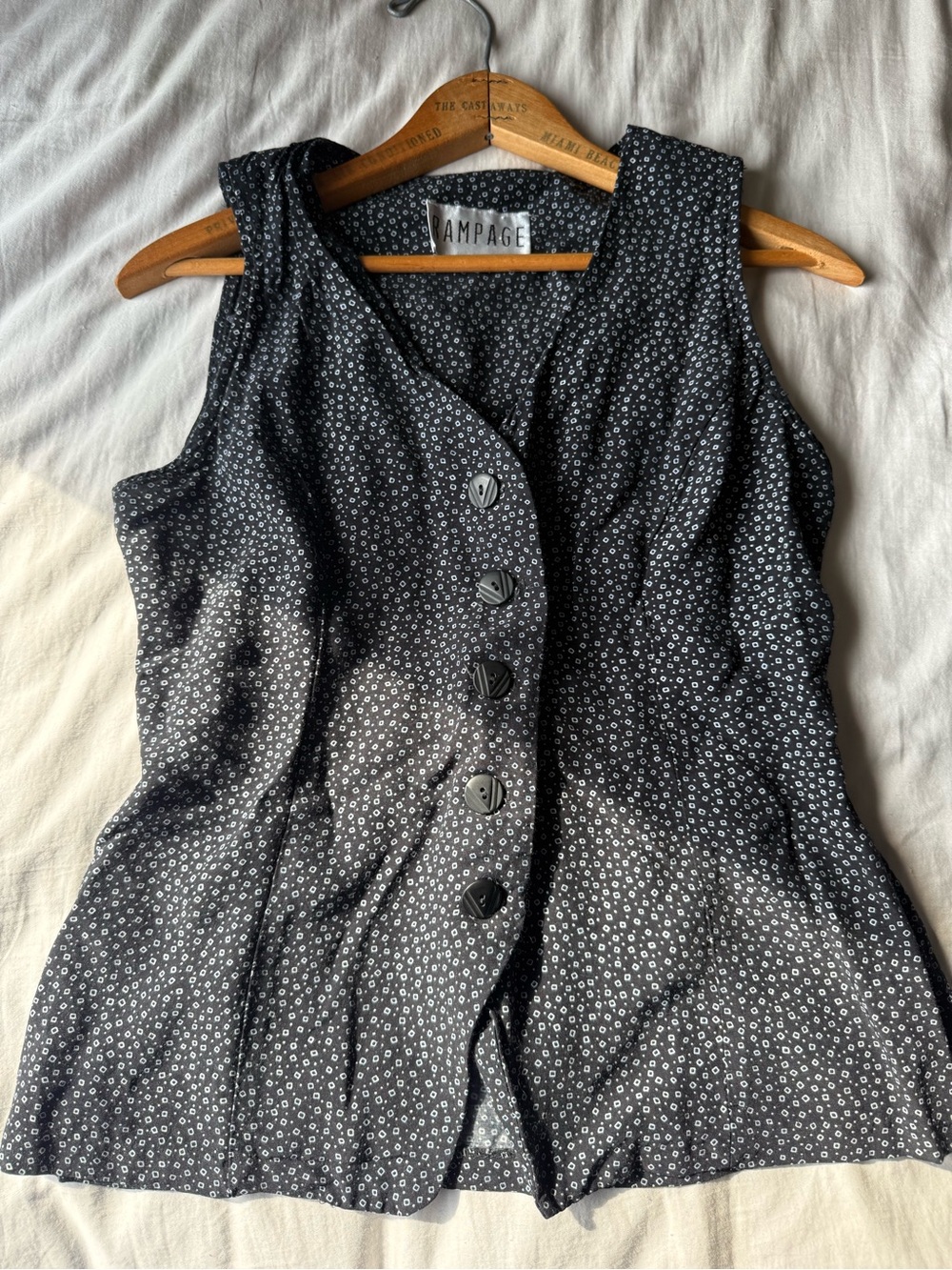 Rampage Black Patterned Button-Front Sleeveless Top